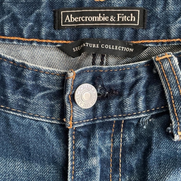 A&F Distressed Cropped Jeans - Picture 3 of 4